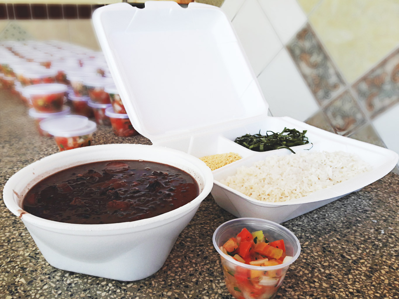 Feijoada de Inverno doa cestas à cooperativa de reciclagem de